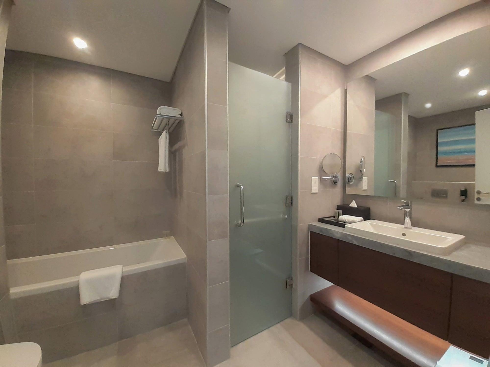 Somerset West Bay Доха Екстер'єр фото Bathroom