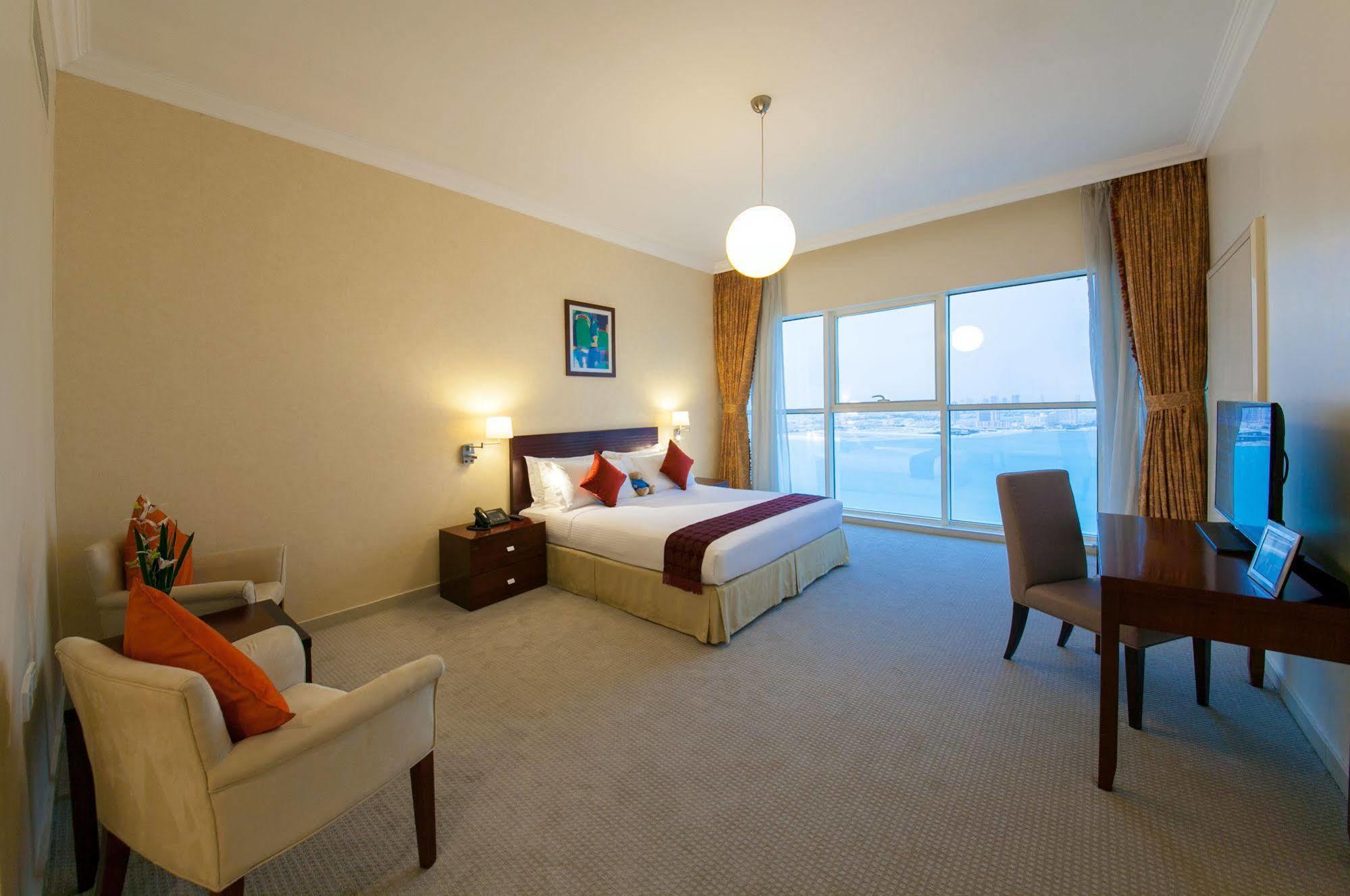 Somerset West Bay Доха Екстер'єр фото A room at the hotel